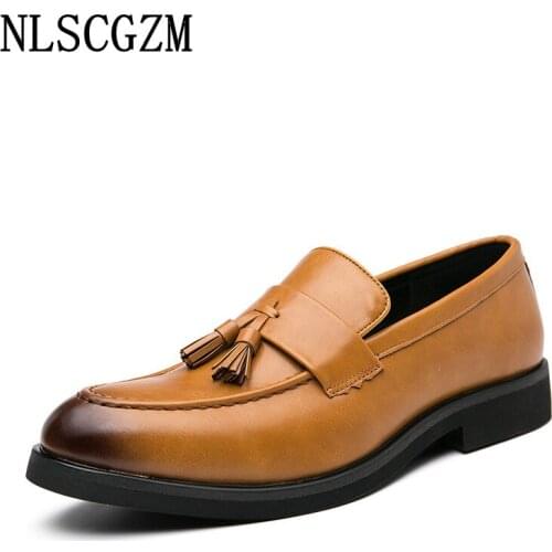 Formal Slip on Shoes Men Coiffeur Office 2021 Men Dress Shoes Loafers Wedding Dress Italian Oxford Shoes for Men Business Suit