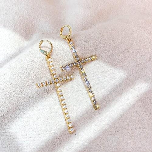 Womens Asymmetric Rhinestone Pearl Cross Earrings New Korean Delicate Drop Earrings For Women Party Jewelry Accessories