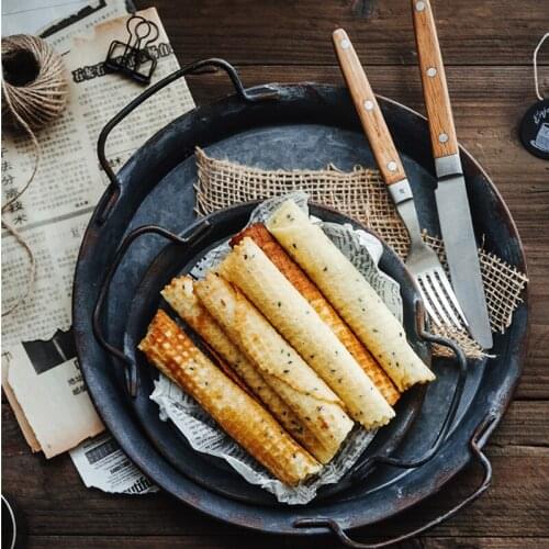 European Retro Metal Plate With Handle Handcrafted Round Wrought Vintage Storage Bread Tray Home Decoration Garden Restaurant