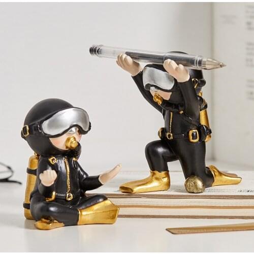 Creative Astronaut Pen Holder Resin Sculpture Nordic Home Decoration Children Bedroom Decor Living Room Decor Birthday Gifts