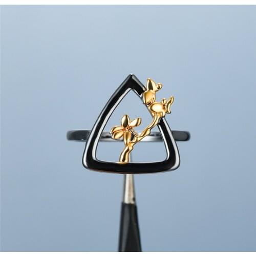 Unique Female Triangle Hollow Thin Ring Charm Black Gold Geometric Wedding Rings For Women Cool Bridal Flower Engagement Ring