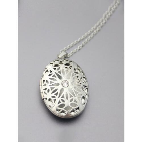 1pc Hollow Oval Shell Photo Frame Pendant Necklace Stainless Steel Crystal Locket Necklaces Women Men Fashion Memorial Jewelry