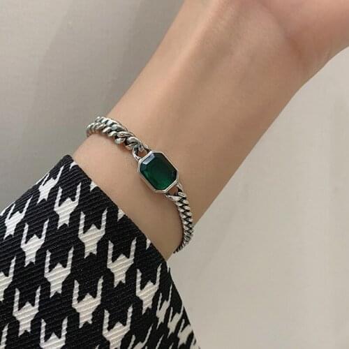 Shiny Green Color Bracelets Bangles Charm Elegant Curb Cuban Wrist Chain Bracelets Women Jewelry Luxuxy Green Gem Geometric