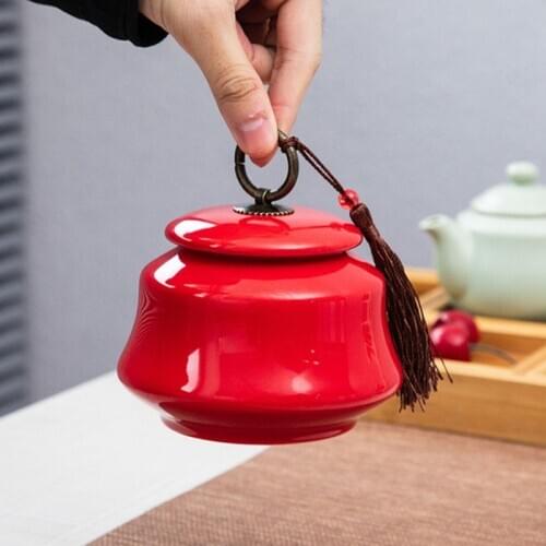 Portable Green Tea Sealed Cans Powder Jar Teaware with Tassel Decoration Ceramic Chinese Red Tea Caddy Tea Box Wedding Gift