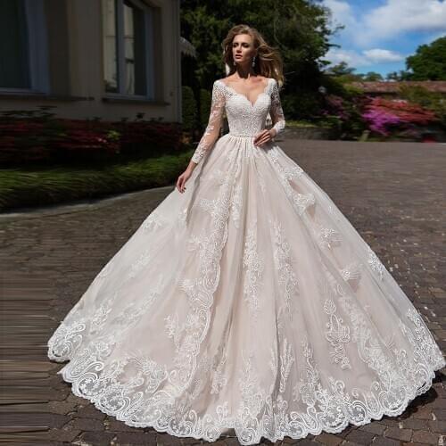 Gorgeous Ball Gown Wedding Dress Long Sleeve Plus Size Vestido Blanco Scalloped Neck Buttons Up Appliques Wedding Gowns Elegant