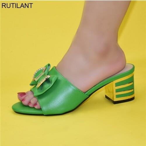 Latest Italian Women Shoes Wedding Shoes Bride Luxery Shoes Women Nigerian Party Pumps Decorated with Rhinestone 2021 Fashion