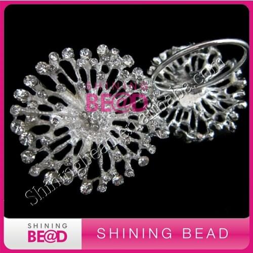 Flower rhinestone napkin ring wholesale for wedding decor,free shipping,hot selling clear rhinestone napkin ring for wedding