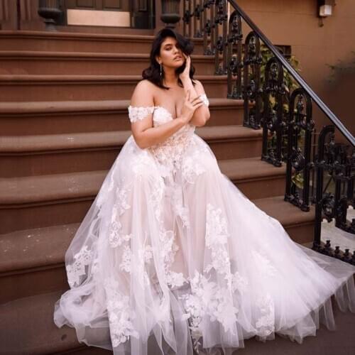 Plus Size Lace Beach Wedding Dress Off the Shoulder Appliques A Line Boho Bride Dress Princess Wedding Gown Picture Color Ivory