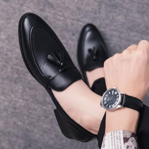 Fashion Men dress Black Party Wedding Shoes Pointed toe flats Driving Shoes Loafers Oxford Formal leather shoes 2020 New