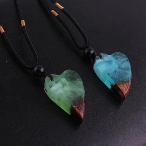 2019 New Handmade Polish Solid Wood Resin Pendant Necklace Sweater Chain Tourism Heart Pendant Jewelry For Women Men Party Gift