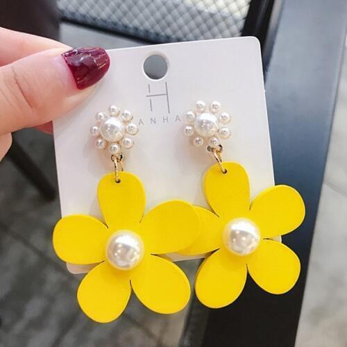 Fashion Pearl Drop Dangle Earrings Yellow Flower Golden Sweet Jewelry Vintage Wooden Statement Earrings for Girls Women Gifts