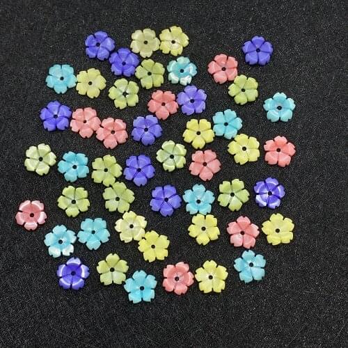 3pcs/bag Exquisite Natural Beads Dyeing Shell Flower Carving Loose Beads Spacer Beads Designer Charm Ladies Necklace Accessories