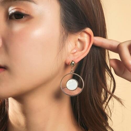 Beach Style Bohemian Womens Fashion Geometric Hollow Round Drop Earrings Ladies Wooden White Shell Flakes Dangle Earring Gifts