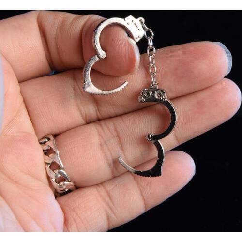 Mnotht 1/6 Scale Mini Metal Hand buckle Handcuffs model Toys for 12in Action Figure Toy DIY Bandit Prisoners Police Accessories