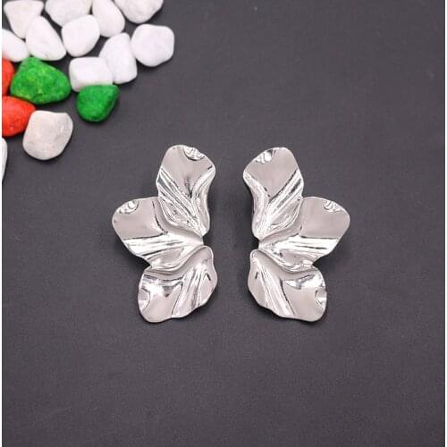 European Exaggerated Metal Earrings For Women Irregular Wrinkled Flower Leaf Shape Metal Stud Earrings Female Punk Jewelry