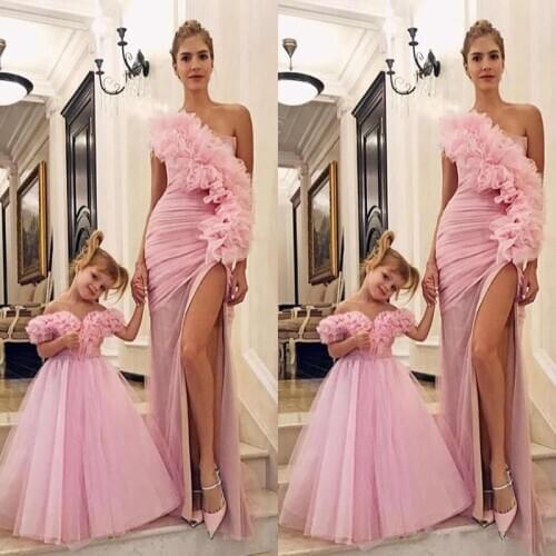2021 New Cute Mother and Daughter Pink Flower Girl Dresses For Weddings Off Shoulder Flowers Girls Pageant Dress Prom Kids Commu