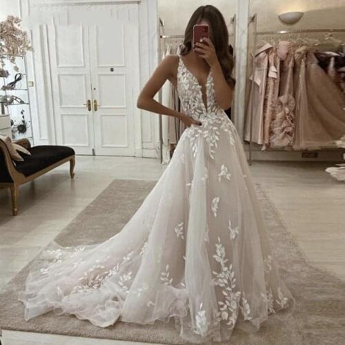 BEPEITHY Sexy A Line Lace Wedding Dresses Sleeveless For France Girl 2021 V Neck Court Train Ivory Robe De Mariée Bridal Gown