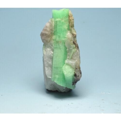 Ultra-fine mineral crystals emerald green natural rough stones mark LuoShi collectibles ore samples without optimization