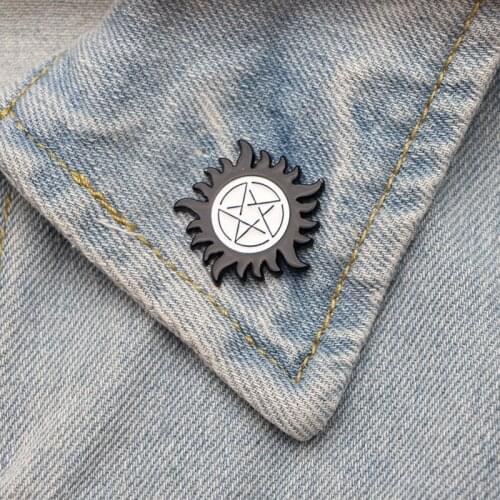 DMLSKY Tv Show Brooch Metal badge Women and Men Enamel Pins Clothes Brooches Shirt Collar Pin Gifts M2098