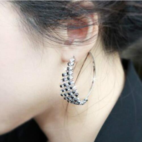 Japanese and Korean fashion personality necessary funds exaggerated imitation of black and white ultra-shiny earrings