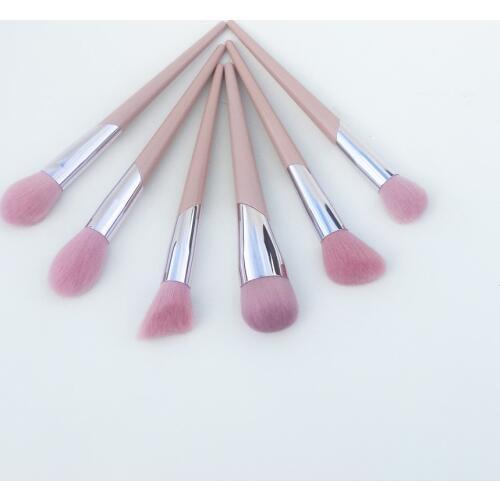 FB-SERIES Full-Bodied Foundation 110 Cheek-Hugging Highlight 120 Angled/Powder Contour 130/140 Blusher 150/160 Makeup Brushes