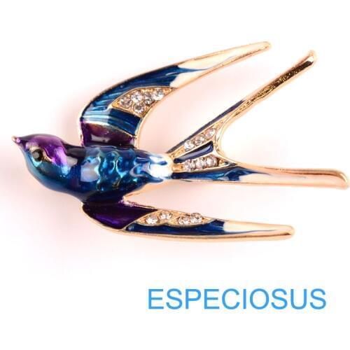 Classic Pin Rhinestone Jewelry Swallow Brooch Gold Color Crystal Giraffe Pin Women Ornament Painted Breast Pin Lady Garments