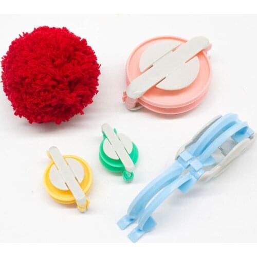 1 Set Essential Pom-Pom Pompom Maker Fluff Ball Weaver Needle Craft Knitting Tool DIY Set- Random Color