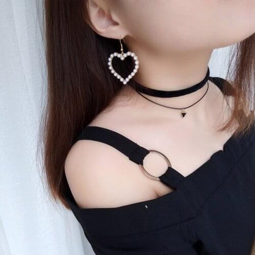 Vintage Hollow Heart Shaped Pearl Dangle Earrings For Women Y2K Creativity Elegant Fashion Charm Punk Drop Earrings Jewelry Gift