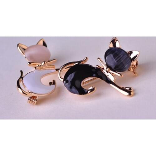 White Black Stretching Cat Brooches Korean Style Women Alloy Czech Rhinestone Pins Bowknot Cat Animal Brooch Pins Gifts Femme