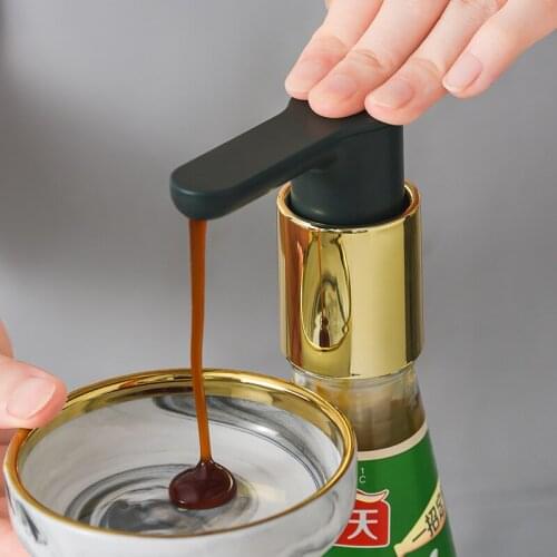 Household oyster sauce bottle press mouth squeezer oyster sauce duck mouth kitchen quantitative press