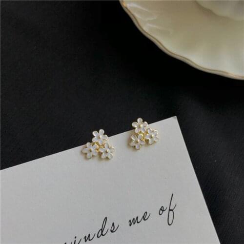 Sweet White Flowers Clip Earrings Without Piercing Korean Fashion Small Earrings for Women