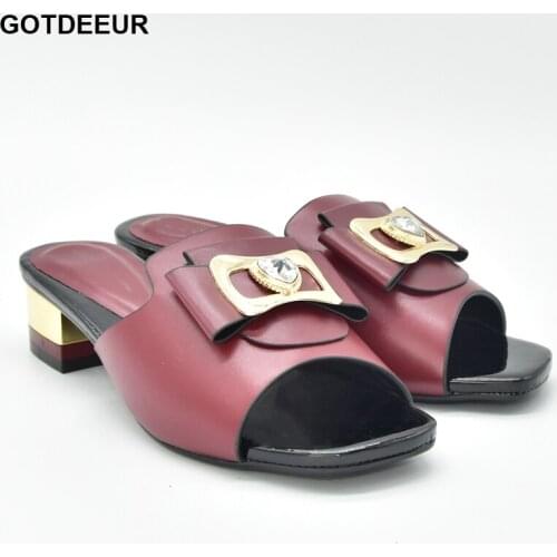 2021 Fashion Women Italian Shoes for Wedding Women Low Heels Sexy Ladies Pumps Women Shoes Decorated with Rhinestone Round Toe