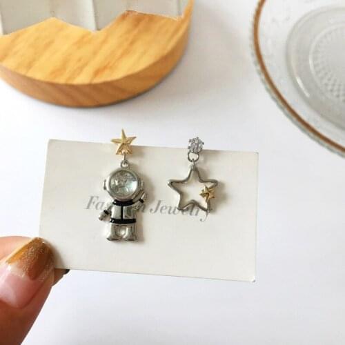 Fashion Cartoon Astronaut Earrings Sweet for Women Cute Star Asymmetric Silver Earring Ear Clip Girl Birthday Party Jewelry Gift