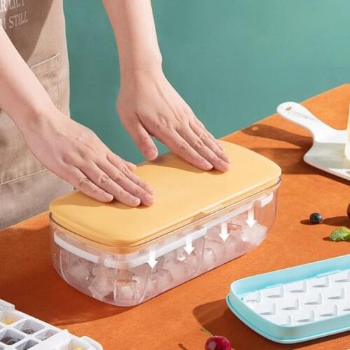 Simple Operation 6 Colors Ice Cube Molds with Spill-Resistant Lids for Home