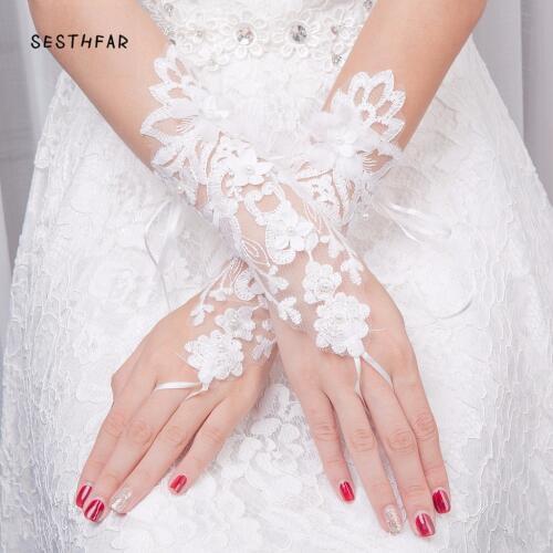 2019 White Woman Lace Wedding Gloves Elbow Length Long Lace Appliqued Crystal Beaded Wedding Gloves Fingerless