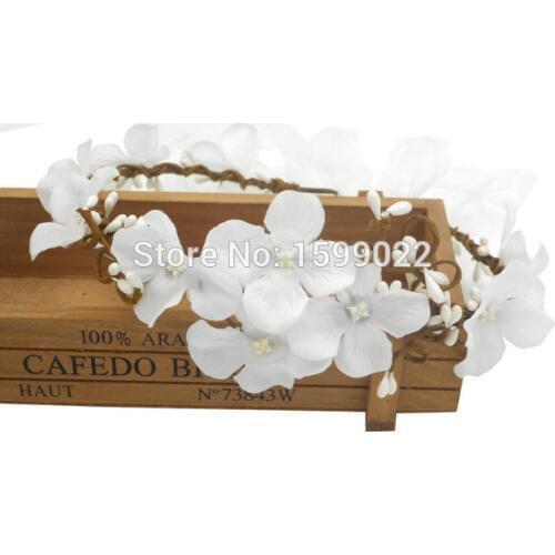White Women Flower Crown Flower Garland Headpiece for Wedding Bride Forest Party Headwear Fabric Hydrangea Berry Rattan Headband