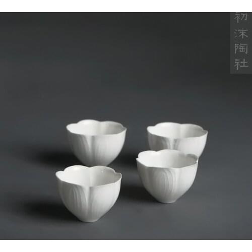 ★Spray at the beginning of the jingdezhen hand-carved cup sweet white glaze flower petals ling thin sample tea cup
