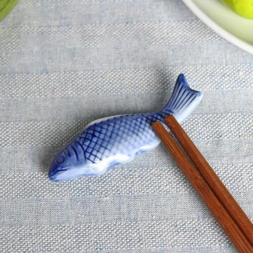 2pcs/set Ceramic Cute Spoon Rest Holders Fish-Shape Chopstick Shelf Fork Spatula Rack Shelf Chopsticks Holder Stand Tableware
