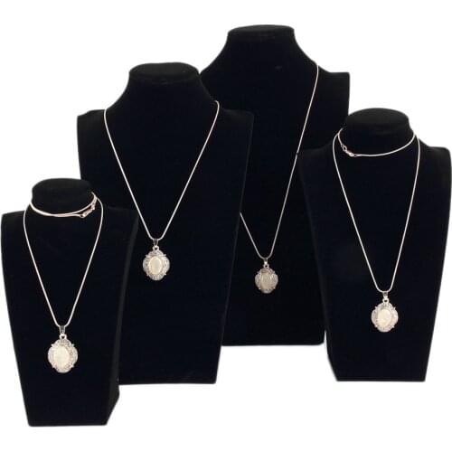 Luxury Model Bust Show Exhibitor Options Black Velvet Jewelry Display Necklace Pendants Mannequin Jewelry Stand Organizer