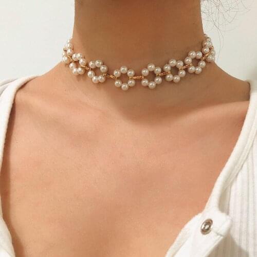 2020 Chic Fashion Cute Romantic Women Simple Hollow Flower Simulation Pearl Retro Women Necklace Party Banquet Jewelry Gft