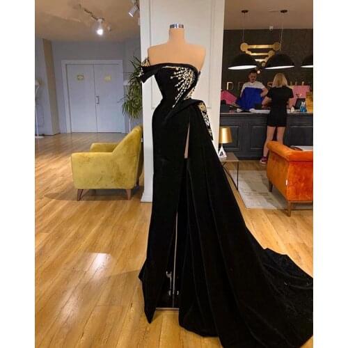 Elegant Arabic Style Women Evening Dress 2021 Gold Beaded Sexy High Slit Black Velvet Dubai Formal Gowns Robe Prom Gala Dresses