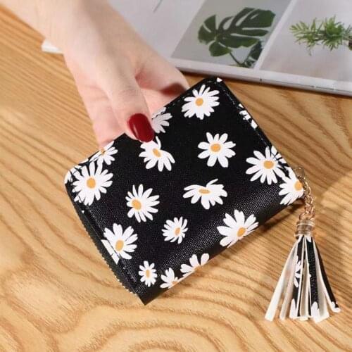 Women Tassel Pendant Short Wallet Small Daisy PU Wallet Coin Purse Large-Capacity Card Holder Zipper Money Bag Wallets Carteira