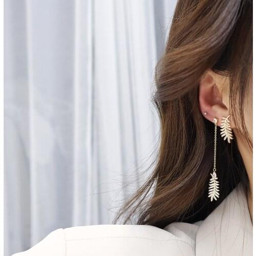 Korean hot fashion jewelry 14K real gold plated copper inlaid zircon earring sweet elegant asymmetric feather earrings for women