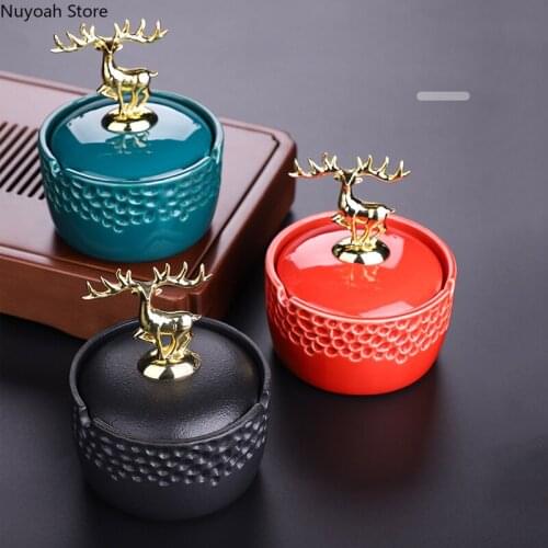 Creative Golden Elk Ceramic Ashtray Ornaments Living Room Anti-fly Ash Storage Box with Lid Living Room Decoration Accessories