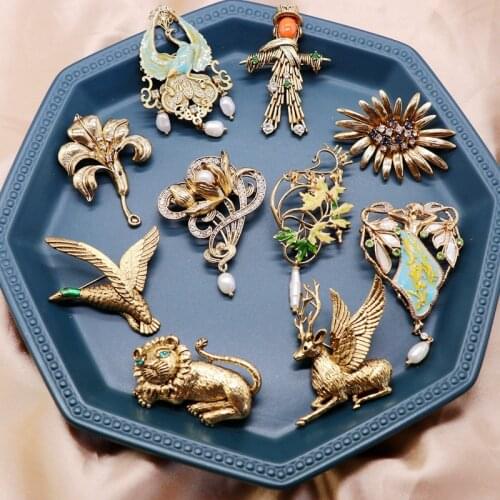 Copper material gilded vintage palace style three-dimensional plant mature fruit dinner cardigan brooch womens jewelry