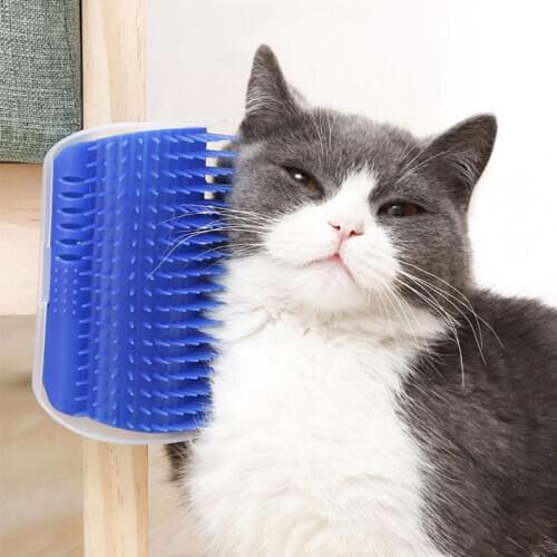 Pet Products For Cats Brush Corner Cat Massage Self Groomer Comb Brush With Catnip Cat rubs the face with a tickling comb