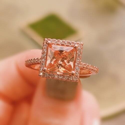 Fashion OL Champagne Square Diamond Ring Luxury Rose Gold Inlaid Zircon Ring Noble Elegant Lady Ring Manufacturers Wholesale
