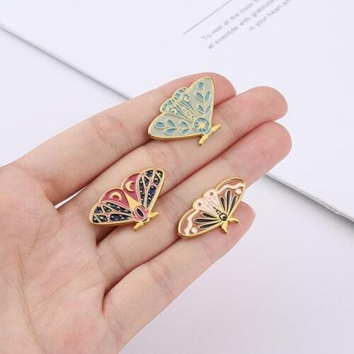 100% Brand New 1PC Color Moth Enamel Pins Art Painting Insects Bag Brooch Lapel Badge Cartoon Jewelry Gift for Kids Friends
