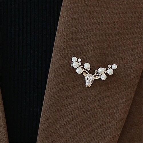 Flashing Diamond Micro-inlaid Elk Brooch High-end Brooch Accessories Pearl Antlers Fixed Pin Clothes Corsage Simple Jewelrye