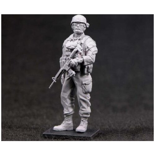 1/35 Scale Unpainted Resin Figure US soldier in Iraq collection figure